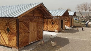 Ahşap Atıklar Tavuklara Yuva Oldu