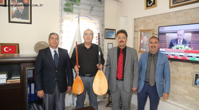 BAŞKAN ARSLAN'A BAĞLAMA VE CURA HEDİYE