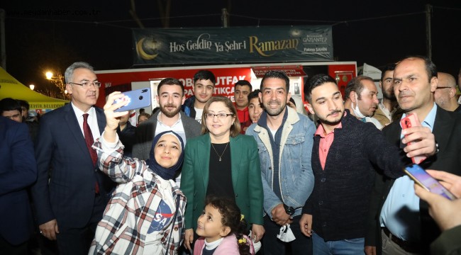 BAŞKAN ŞAHİN GAZİANTEPLİLERLE İFTAR SOFRASINDA BULUŞTU