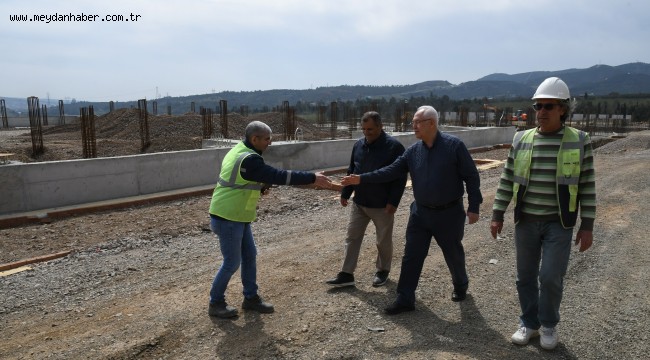 Başkan Selvitopu Atatürk Gençlik ve Spor Merkezi inşaatını inceledi