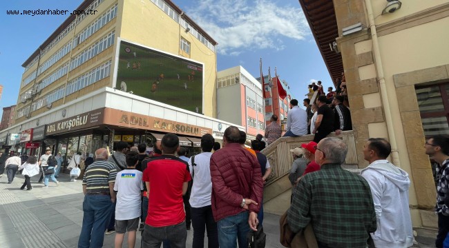 Belediyeden taraftara "dev" jest