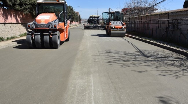 BÜYÜKŞEHİR BELEDİYESİ YOL YAPIM ÇALIŞMALARINA DEVAM EDİYOR
