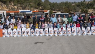 BÜYÜKŞEHİR EKİPLERİ KENTİ SOKAK SOKAK DOLAŞTI, PATİLİ DOSTLARI BESLEDİ