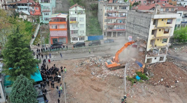 Cedit'teki son binanın yıkımı gerçekleşti