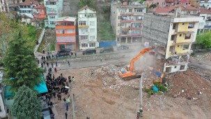 Cedit'teki son binanın yıkımı gerçekleşti