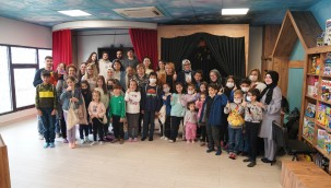  Çocuklar Büyükşehir'in atölyesinde eğlenerek öğreniyor