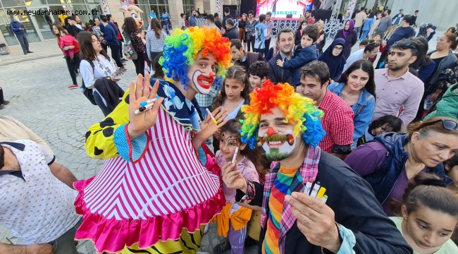 EXPO ALANLARININ GECESİ AYRI GÜNDÜZÜ AYRI GÜZEL