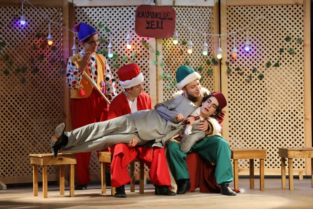 İKİ GÖZÜMÜN İSTANBUL'U" ORTAOYUNU İZLEYİCİDEN TAM NOT ALDI