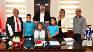 Karaca makamını minik Esra'ya bıraktı