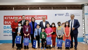 KÜÇÜKÇEKMECE BELEDİYESİ'NDEN İHTİYAÇ SAHİBİ OKULLARA 30.000 KİTAP DESTEĞİ