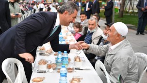 Mamak Belediyesi İftar Sofralarıyla Mahalle Kültürünü Yaşatıyor