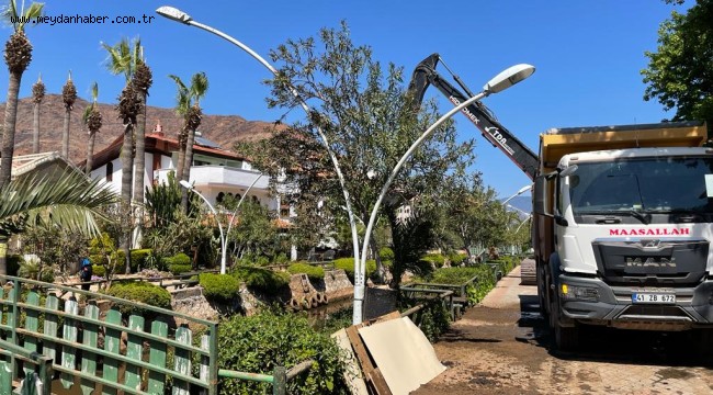 Marmaris'te ki Derelerden 4 Bin 50 Ton Balçık Çıkartıldı