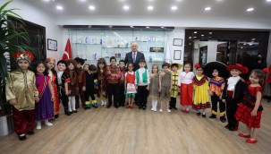 Minik öğrencilerden Yaşar'a sürpriz rengarenk ziyaret