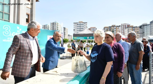 SARIÇAM BELEDİYESİNİN FİDE DAĞITIMI YOĞUN İLGİ GÖRDÜ
