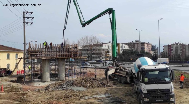 Tramvay hattında kiriş imalatı sürüyor