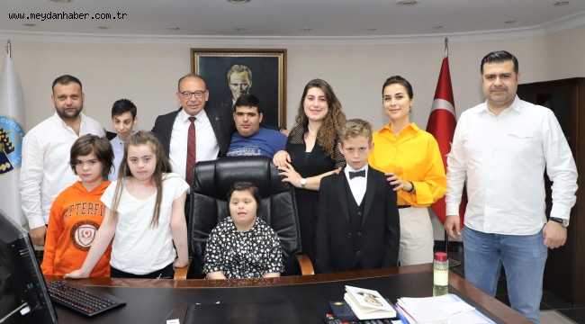 Turgutlu Belediye Başkanı Çetin Akın, Özel Çocuklarla Dans Etti