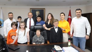 Turgutlu Belediye Başkanı Çetin Akın, Özel Çocuklarla Dans Etti