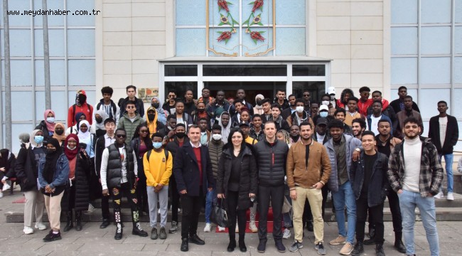 ÜNİVERSİTELİ ÖĞRENCİLERE BİLECİK'İN TARİHİ VE KÜLTÜREL DEĞERLERİ ANLATILDI