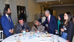 Valimiz Şehit Aileleri ve Gazilerle İftarda Buluştu