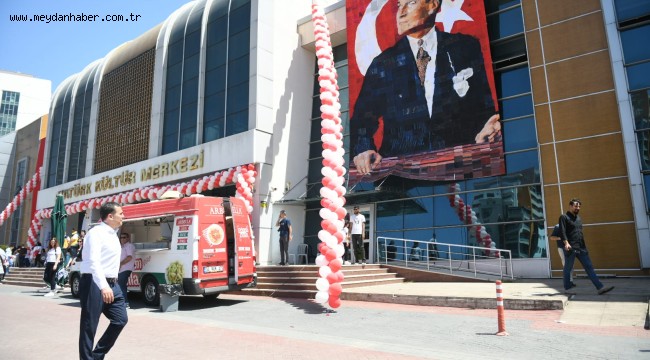 Yenişehir'de 1000 çocuğun fırçasından 1000 parçalık Atatürk portresi