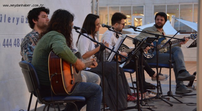 100 Yıllık Şarkılar Türkçe ve Rumca seslendirildi