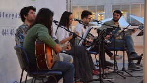 100 Yıllık Şarkılar Türkçe ve Rumca seslendirildi