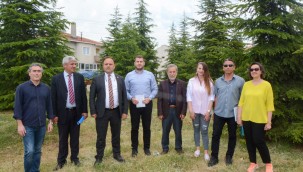 112 acil sağlık istasyonu yapılacak alandaki ağaçlar özenle sökülüyor