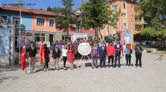 15-21 Mayıs Gençlik Haftası Çelenk Sunma Töreni Gerçekleştirildi