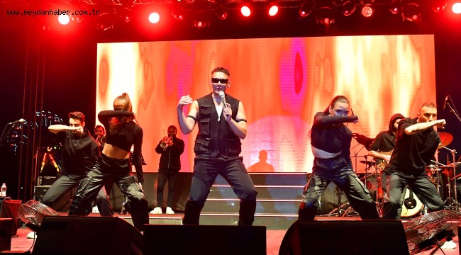 19 MAYIS'TA GENÇLİK PARKI'NDA EDİS RÜZGÂRI ESTİ