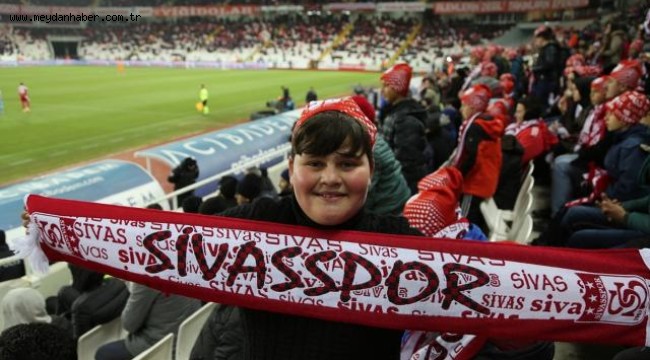 8 bin öğrenci Sivasspor'a destek olacak