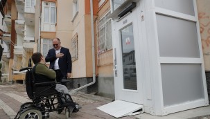 BAŞKAN BİLGİN ENGELLİ İSMAİL'İN ASANSÖR İSTEĞİNİ GERİ ÇEVİRMEDİ