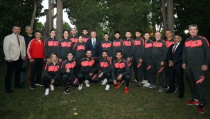 Başkan Büyükakın Karate Milli takımıyla buluştu