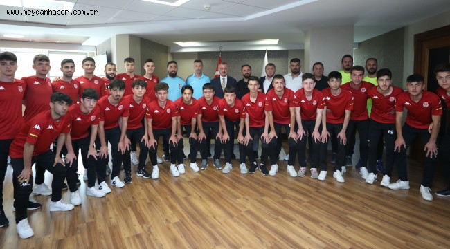 Başkan Büyükakın, Kullarspor U-18 takımını konuk etti