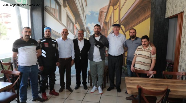 Başkan Kurt mahalle mahalle gezip vatandaşı, esnafı dinliyor