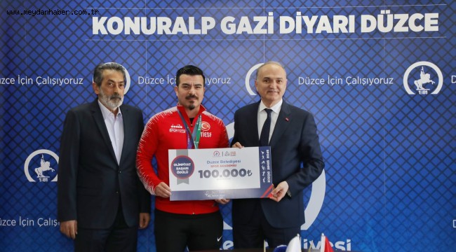 BAŞKAN ÖZLÜ BAŞARIYI ÖDÜLLENDİRDİ