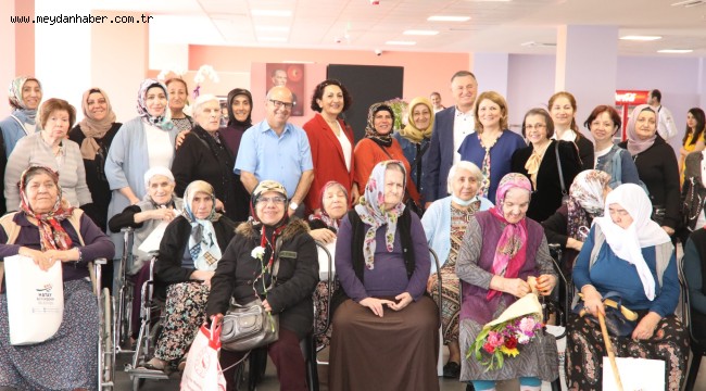 BAŞKAN SAVAŞ ANNELER GÜNÜ'NDE YAŞLILARI UNUTMADI