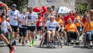 Başkan Soyer'den tekerlekli sandalye ile farkındalık