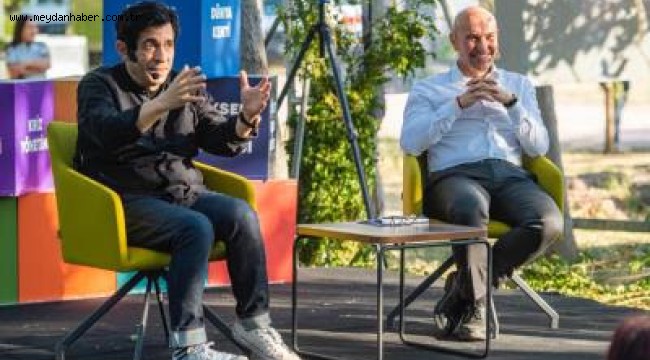 Başkan Soyer ve Okan Bayülgen gençlerle bir araya geldi