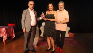 Benimle Delirir Misin?' Adlı Tiyatro Oyunu İzleyenleri Kahkahaya Boğdu