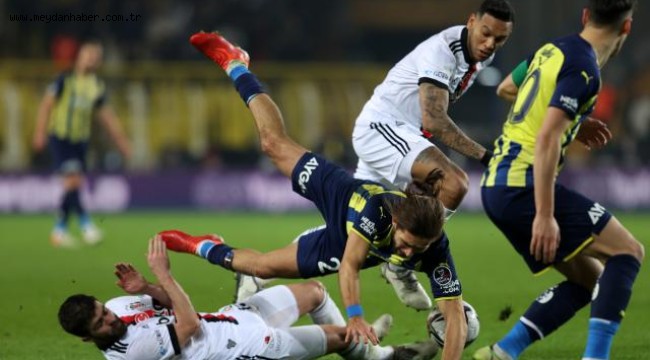 Beşiktaş-Fenerbahçe derbilerinde kartlar havada uçuşuyor