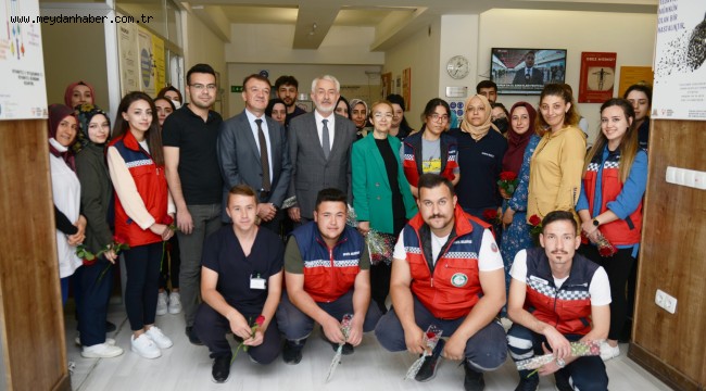 "Büyük bir özveri ile görev yapan hemşirelerimizin günü kutlu olsun"