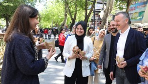 Büyükakın Anneler Gününü Kutladı