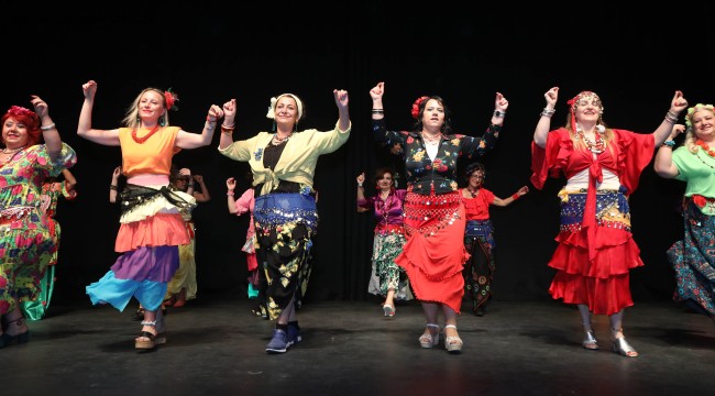 DANSIN RENKLERİYLE GÖZ DOLDURDULAR 