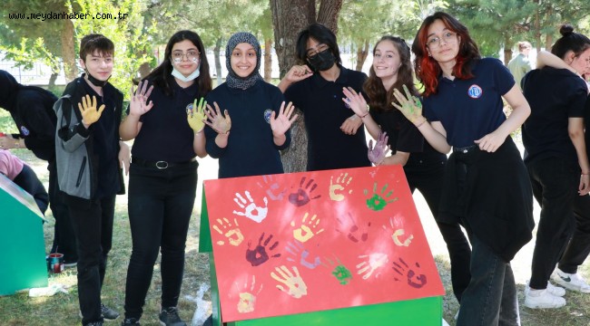 GÖNÜLLÜ GENÇLER SOKAK HAYVANLARINI UNUTMADI