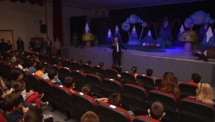 İstanbul Devlet Tiyatrosu'nun çocuk oyunu Keşanlı çocuklarla buluştu