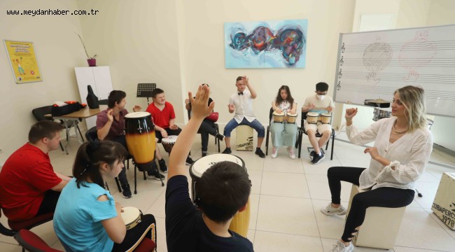 Kartal Belediyesi Sanat Akademisi'nde down sendromlu çocuklara ritim eğitimi ​​​​​​​