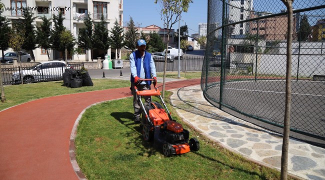 Kartal'da Yabani Ot Temizliği İçin Yoğun Bir Mesai Yürütülüyor