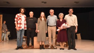 Keşan Belediyesi'nin Gölge Ustası adlı oyunu, tiyatroseverlerden tam not aldı