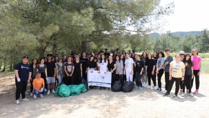 LİSELİ ÖĞRENCİLER ÖNCE ÇÖP TOPLADI SONRA EĞLENDİ