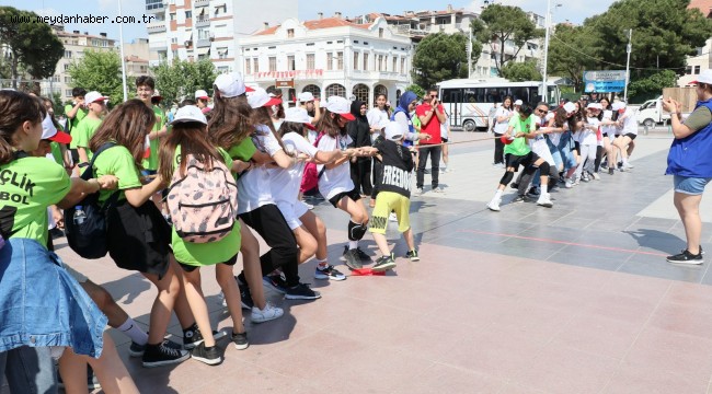 MANİSA'DA 19 MAYIS ATATÜRK'Ü ANMA GENÇLİK VE SPOR BAYRAMI İLE GENÇLİK HAFTASI KUTLAMALARI BAŞLADI